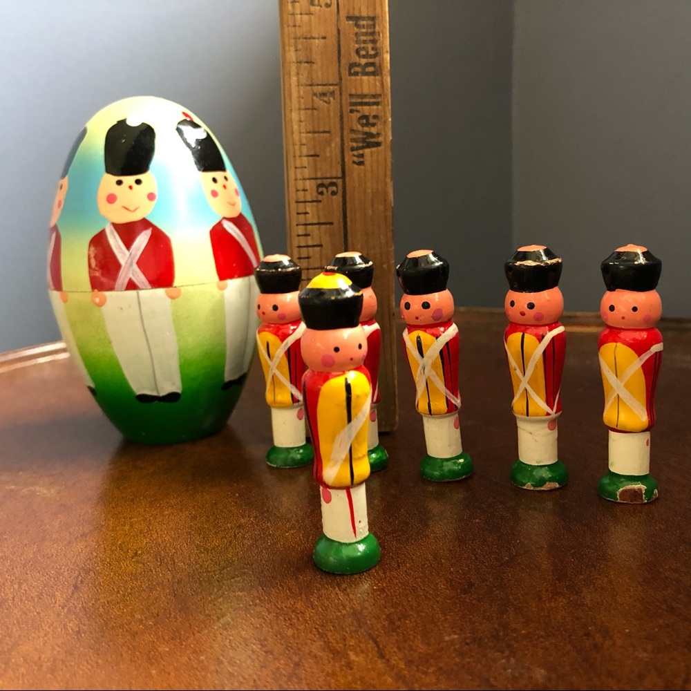 Vintage Beefeater Guard Toy - Picture 3 of 11